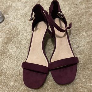 Old navy maroon heels size 8